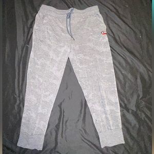 Tap out light gray camouflage, kid, size medium joggers with pockets